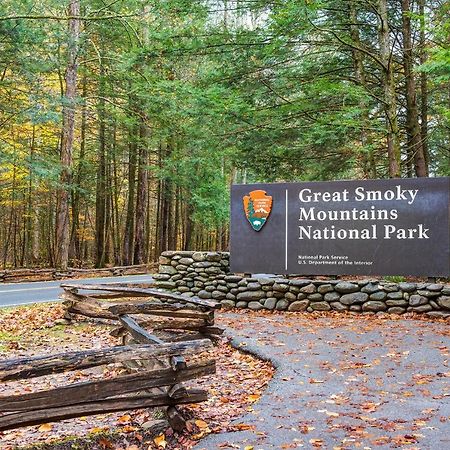 Bear Tracks, 2 Bedrooms, Hot Tub, Fireplace, Wifi, Jetted Tub, Sleeps 6 Gatlinburg Eksteriør billede
