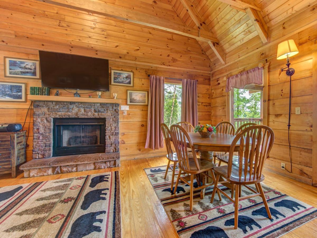 Bear Tracks, 2 Bedrooms, Hot Tub, Fireplace, Wifi, Jetted Tub, Sleeps 6 Gatlinburg Eksteriør billede