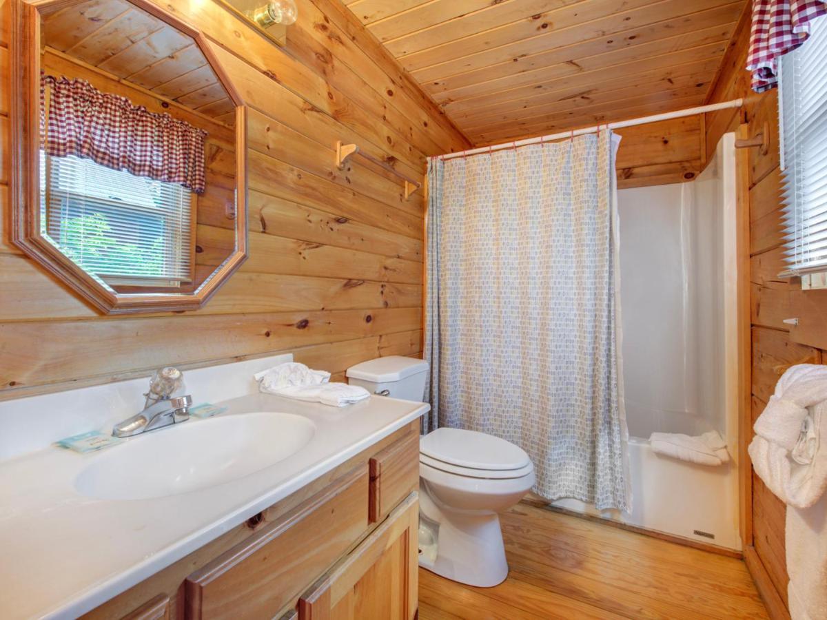 Bear Tracks, 2 Bedrooms, Hot Tub, Fireplace, Wifi, Jetted Tub, Sleeps 6 Gatlinburg Eksteriør billede