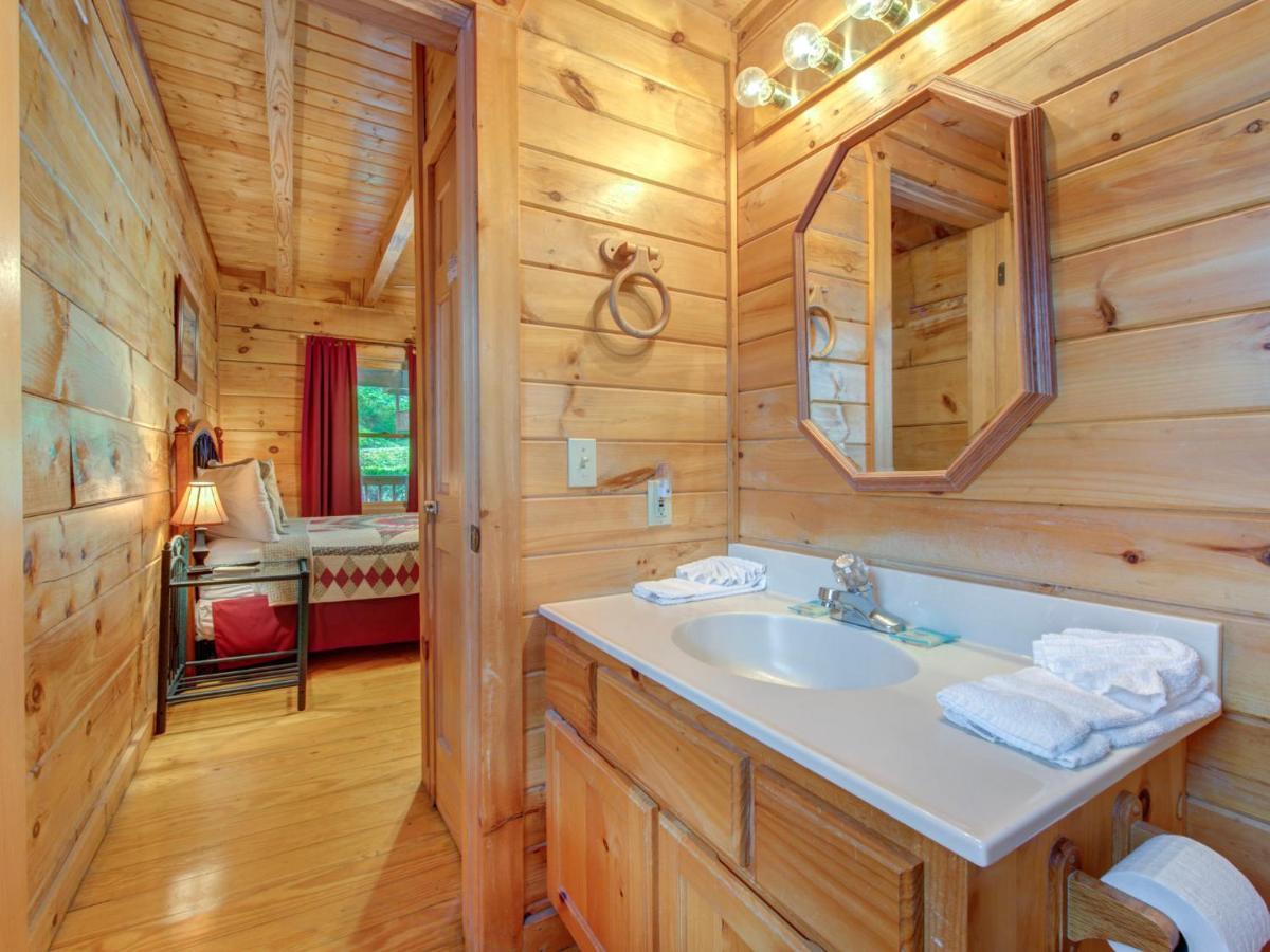 Bear Tracks, 2 Bedrooms, Hot Tub, Fireplace, Wifi, Jetted Tub, Sleeps 6 Gatlinburg Eksteriør billede